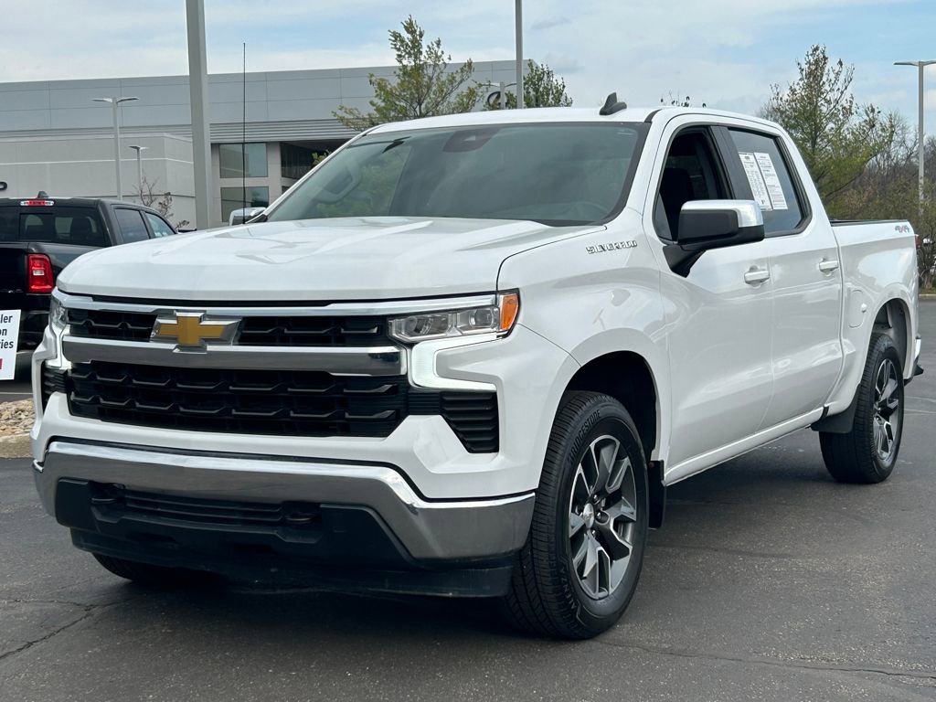 Used 2024 Chevrolet Silverado 1500 LT AWD/4WD image 3