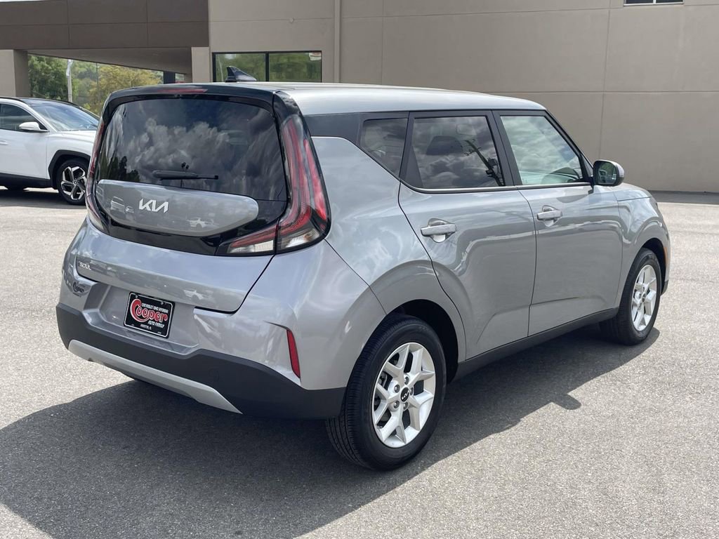 Used 2025 Kia Soul LX w/ LX Technology Package image 4