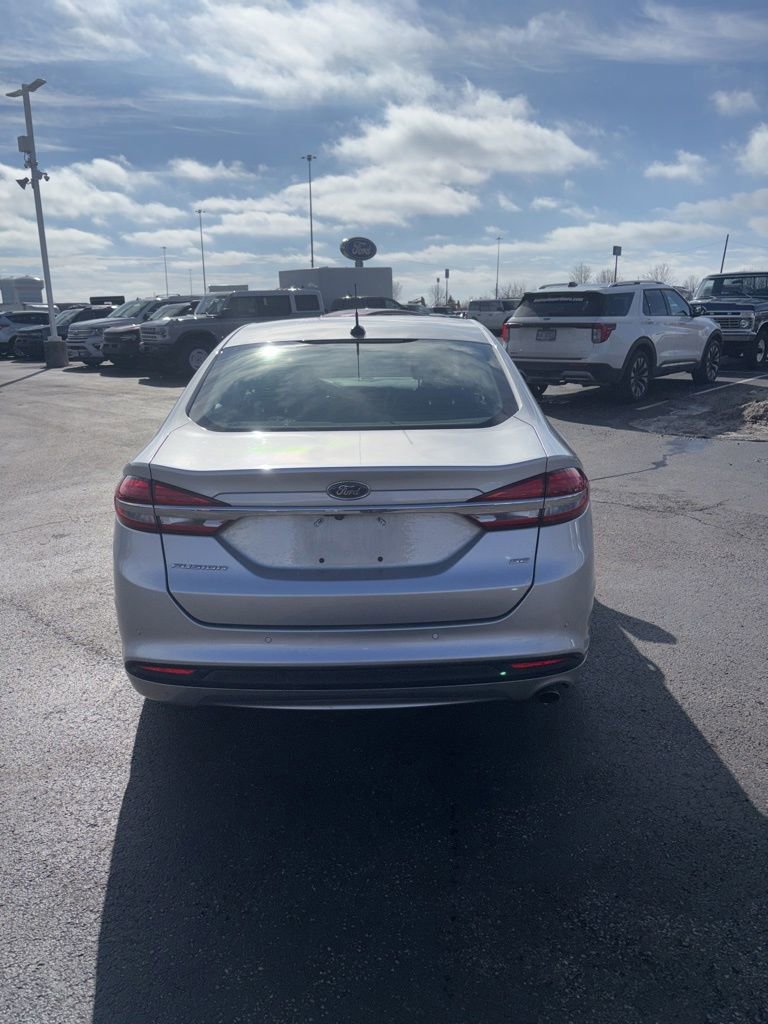 Used 2018 Ford Fusion SE w/ Fusion SE Technology Package image 9