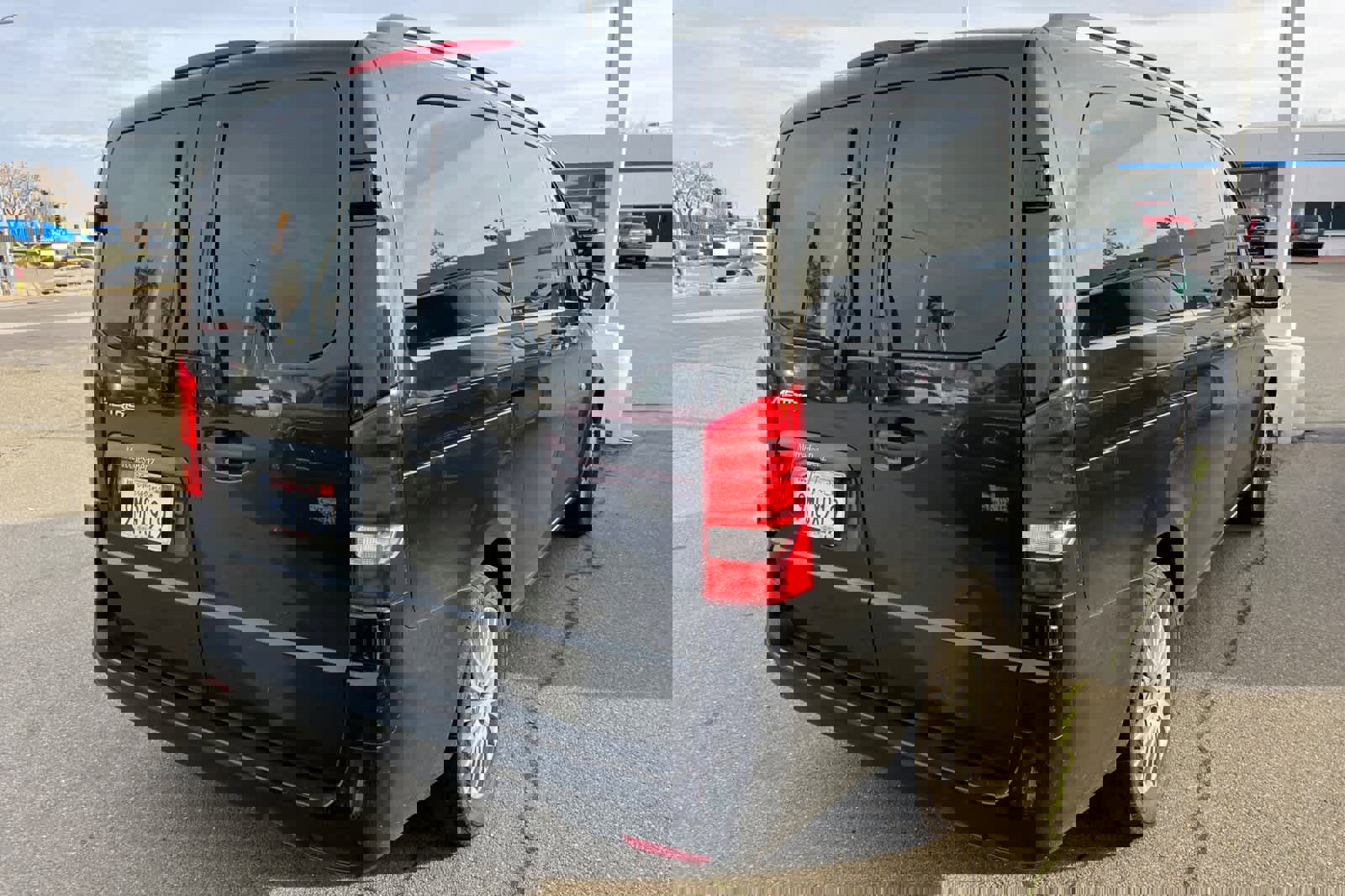 Used 2018 Mercedes-Benz Metris Passenger image 2