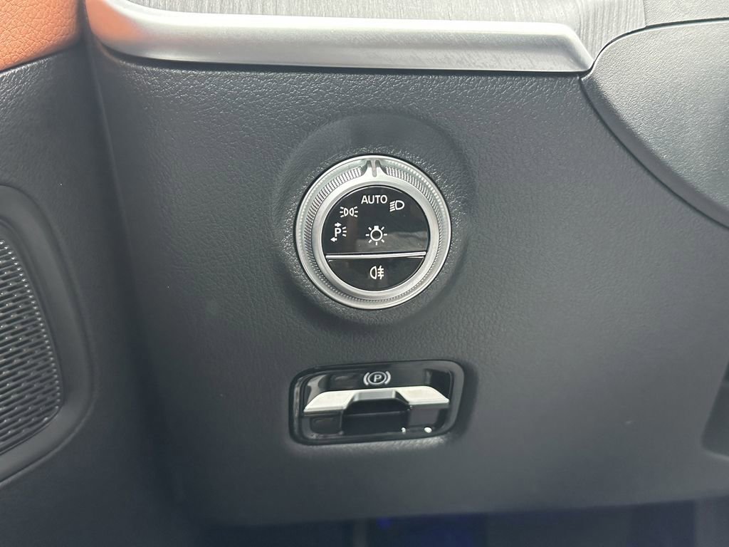 Certified 2025 Mercedes-Benz C 300 Sedan image 35