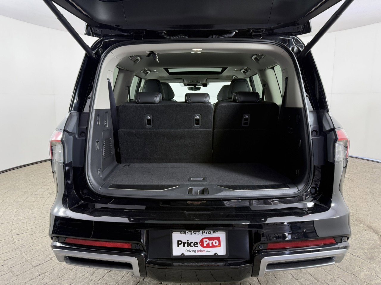 Used 2025 INFINITI QX80 Sensory AWD/4WD image 7