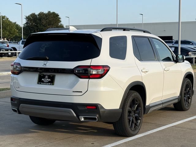 Used 2025 Honda Pilot Touring image 4