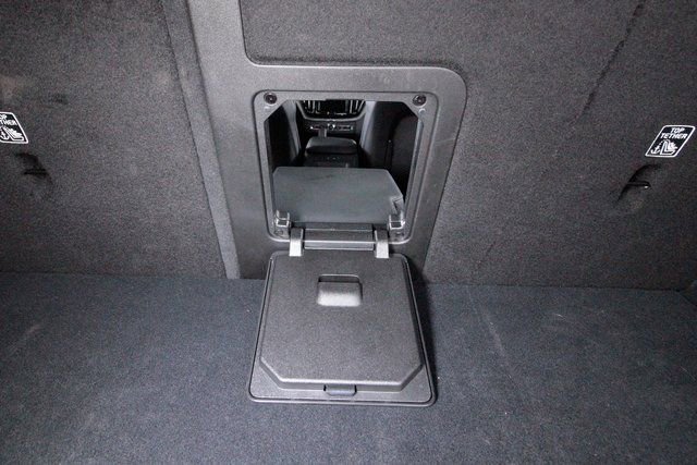 Certified 2025 Volvo XC60 B5 Core image 28