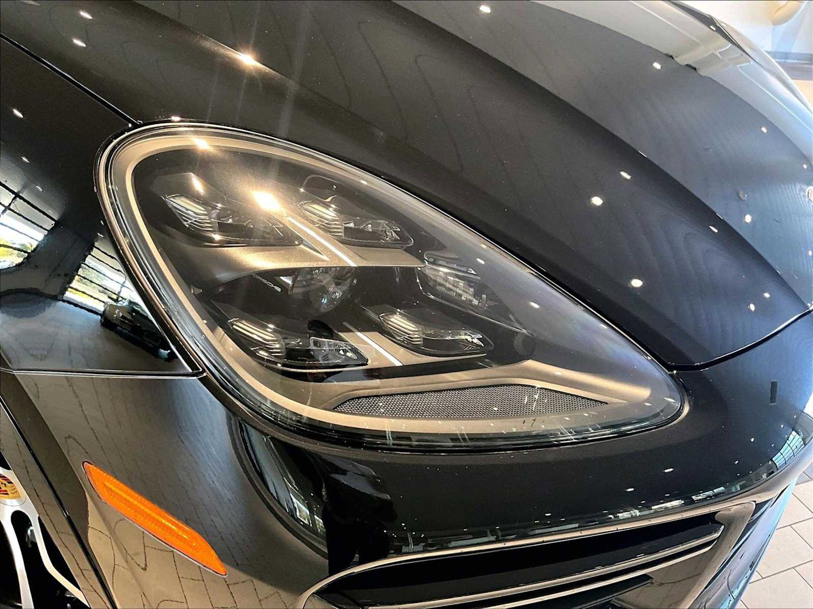 Used 2022 Porsche Cayenne Turbo w/ Premium Package Plus (PI3) image 15