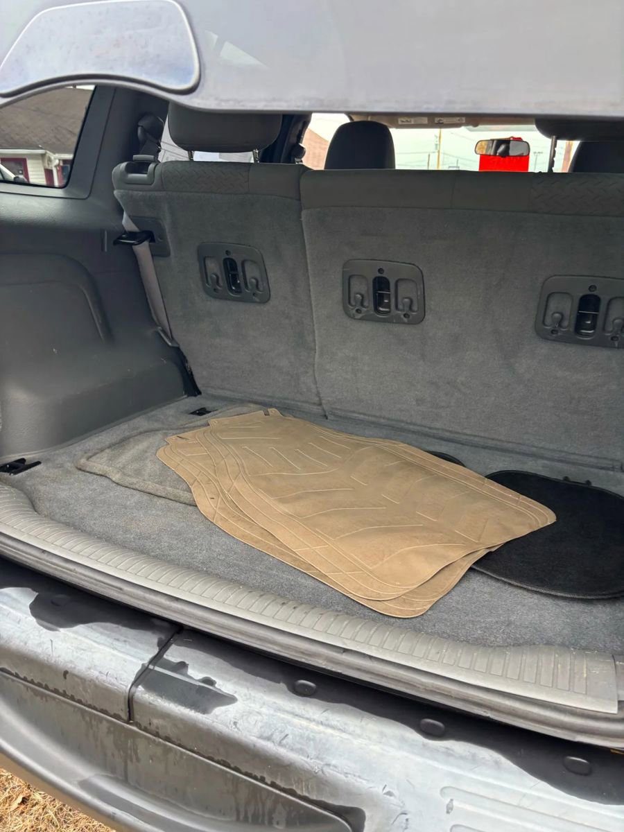 Used 2005 Jeep Liberty Renegade image 43