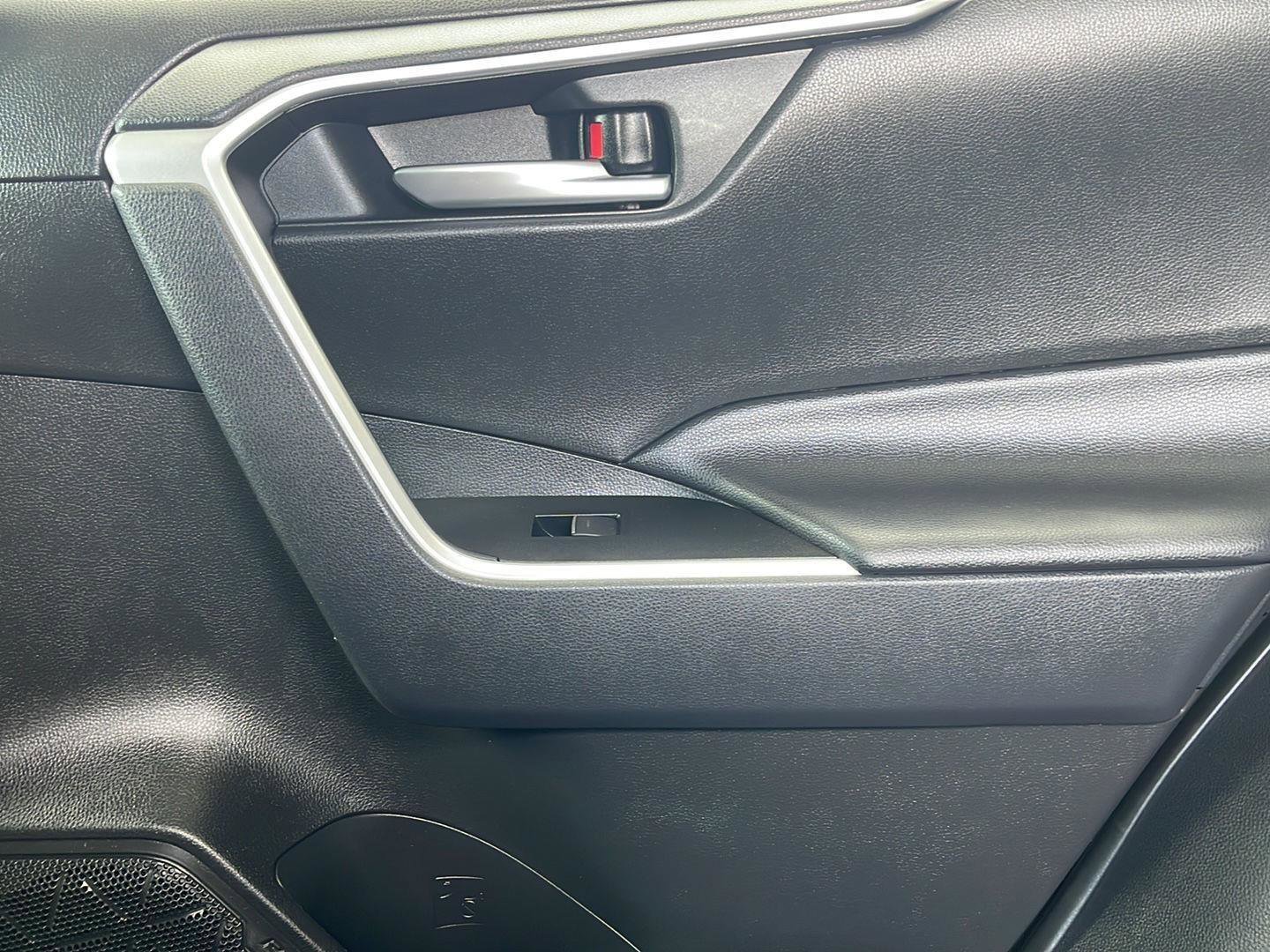 Used 2025 Toyota RAV4 XLE AWD/4WD image 19