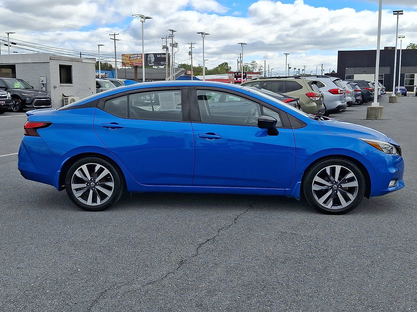 Used 2020 Nissan Versa SR w/ Convenience Package FWD image 4