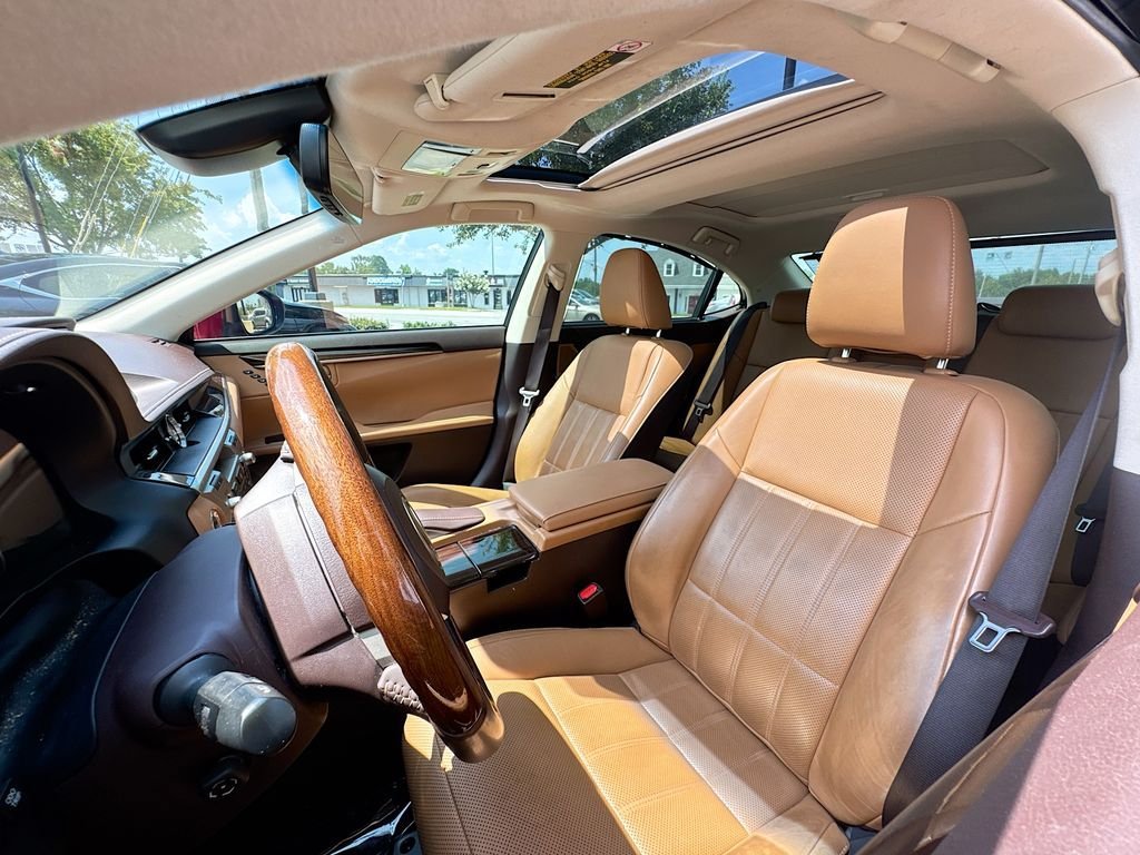 Used 2017 Lexus ES 350 w/ Ultra Luxury Package FWD image 10