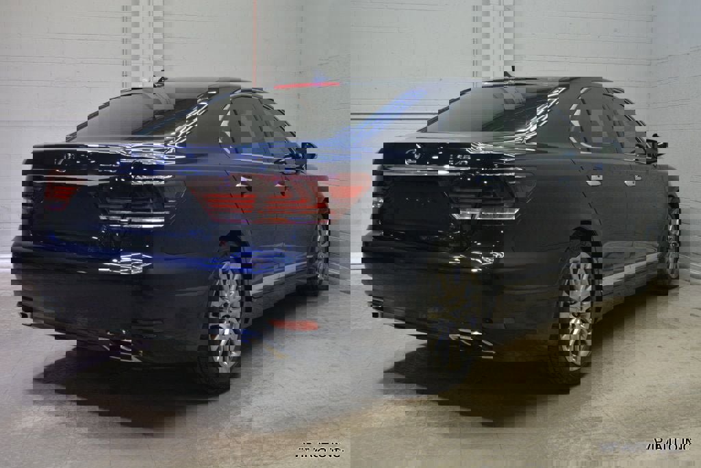 Used 2013 Lexus LS 460 w/ Comfort Pkg RWD image 4