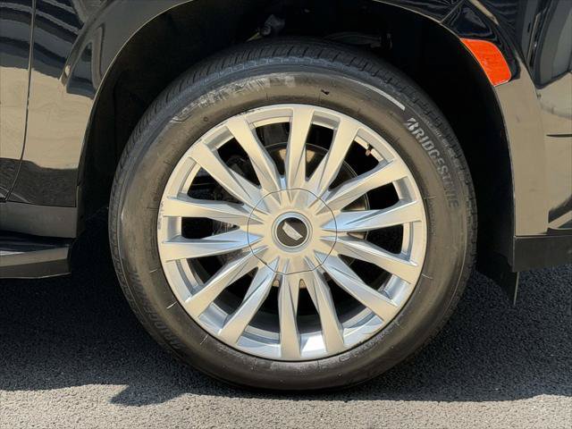Used 2023 Cadillac Escalade ESV Luxury AWD/4WD image 9