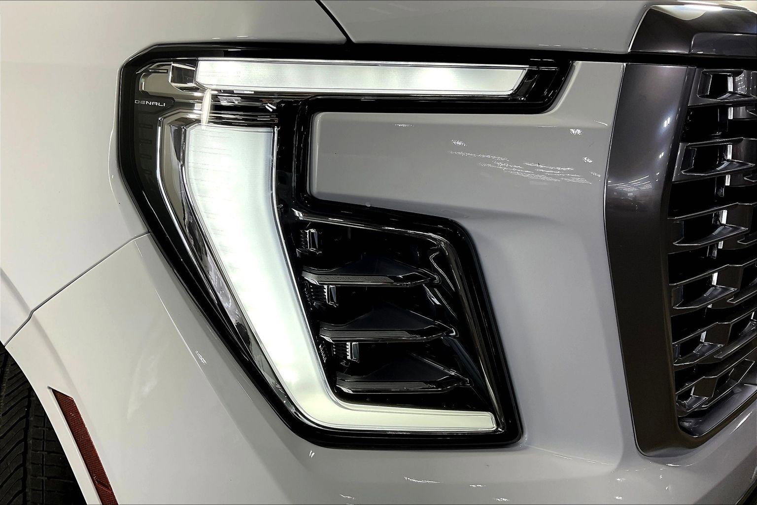 Used 2025 GMC Yukon XL Denali image 31