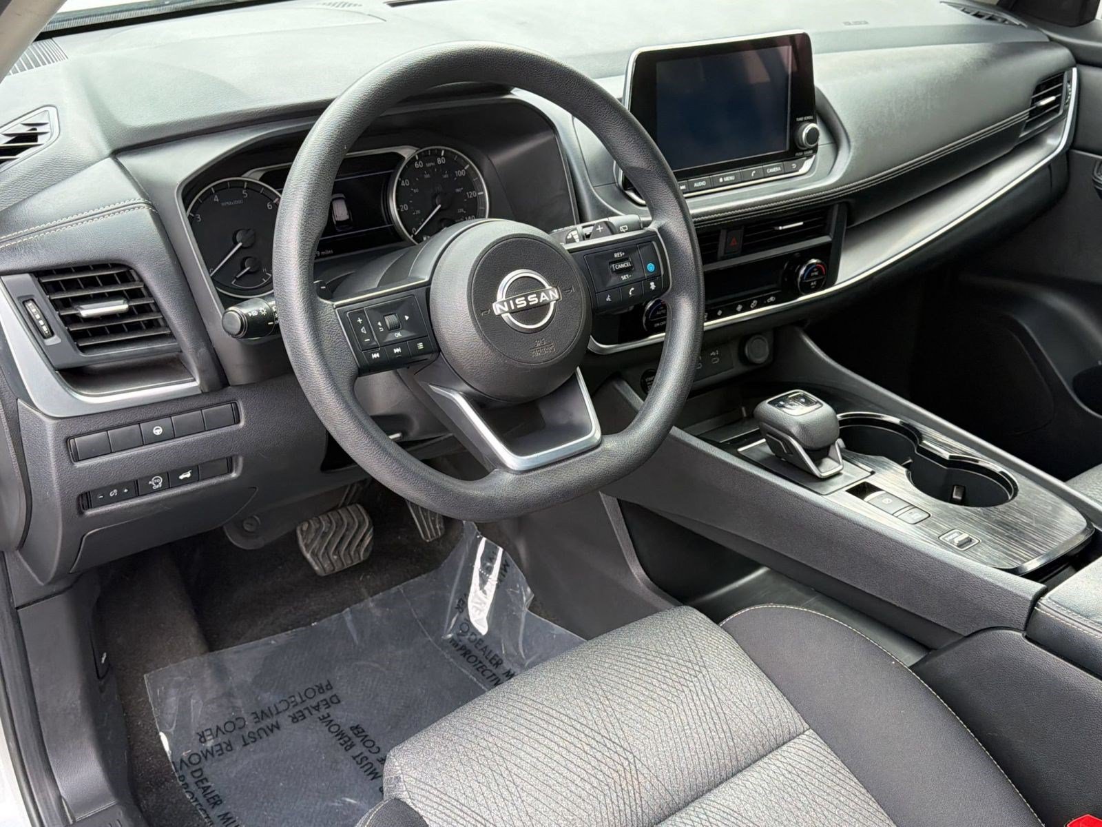 Used 2024 Nissan Rogue SV FWD image 4