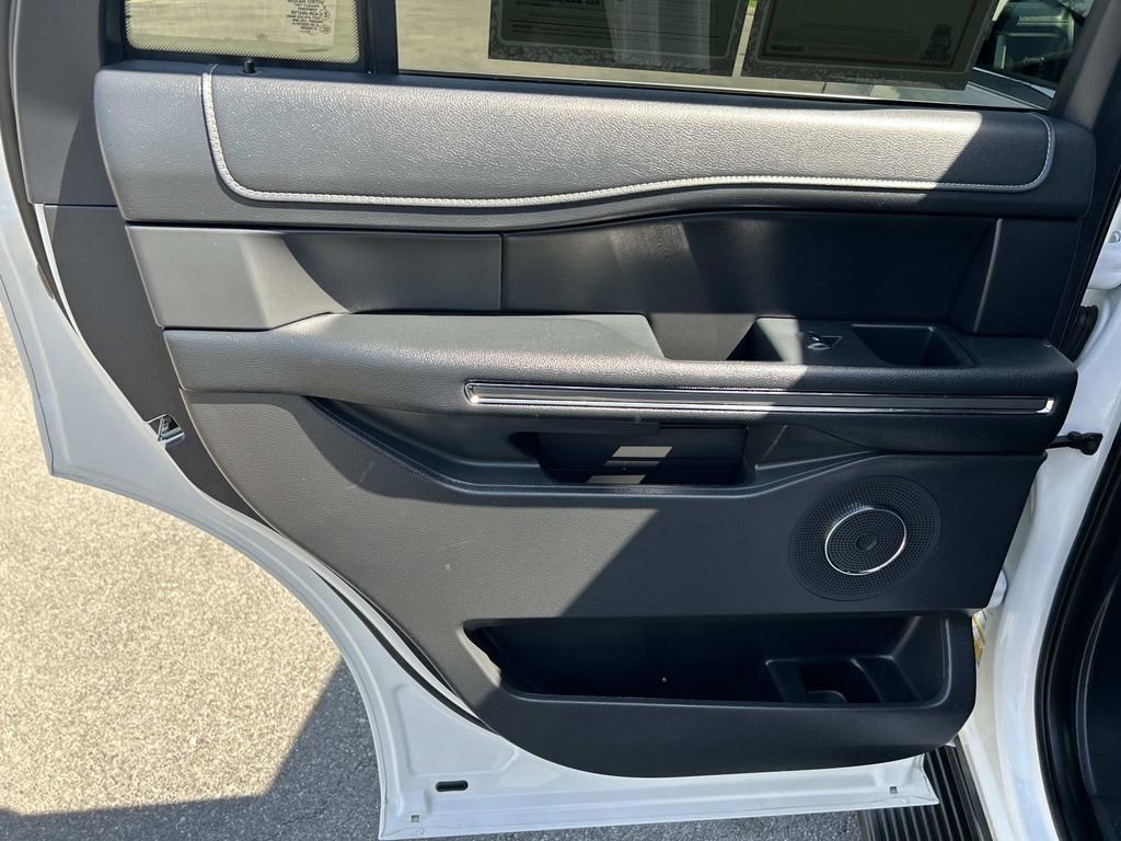 Used 2024 Ford Expedition XLT image 23