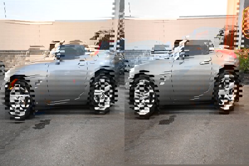 Used 2006 Pontiac Solstice Convertible w/ Premium Package image 16