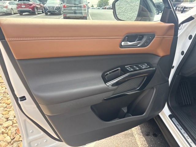 New 2026 Nissan Pathfinder Platinum AWD/4WD image 14