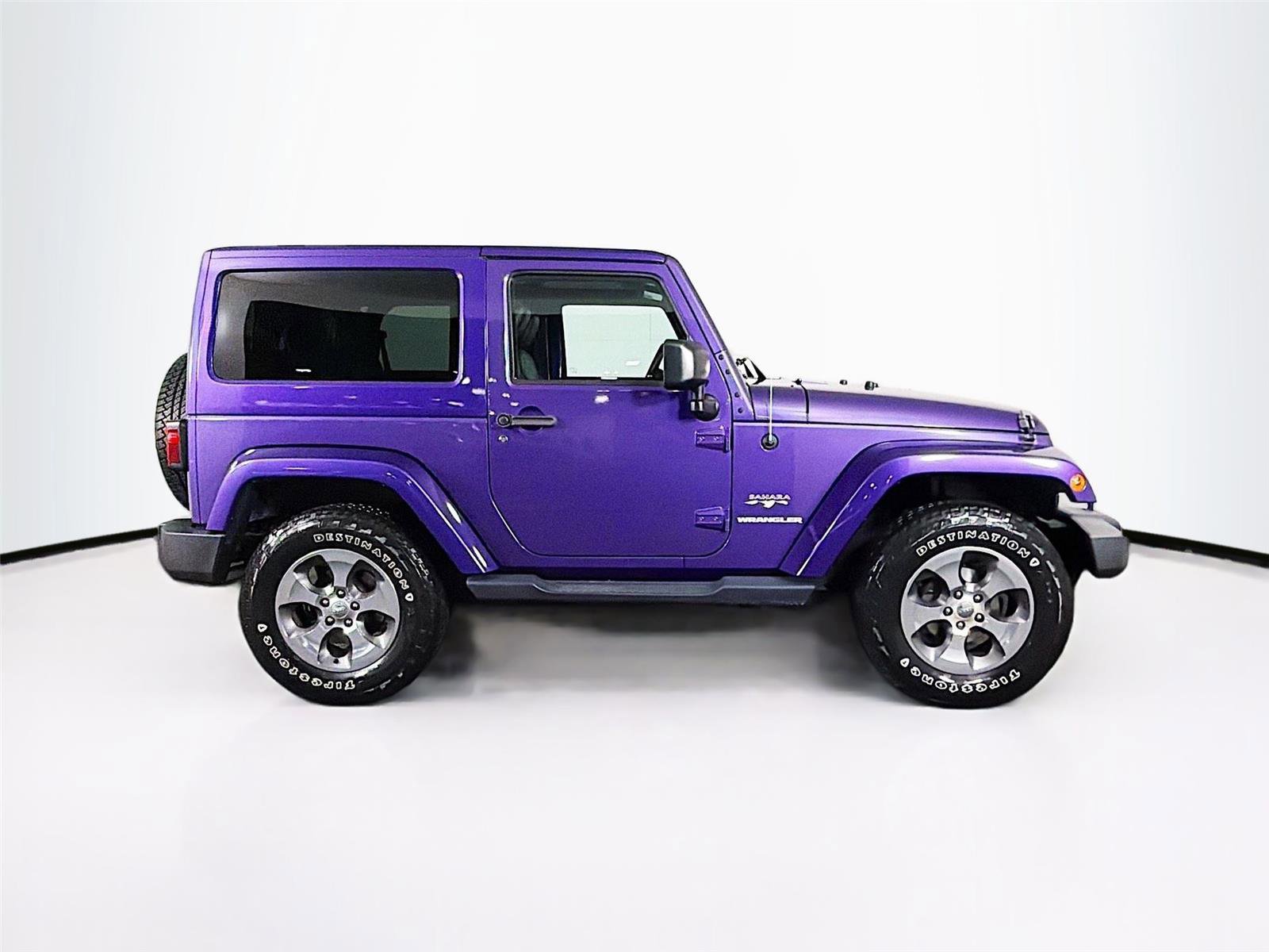 Used 2017 Jeep Wrangler Sahara w/ Connectivity Group AWD/4WD image 8