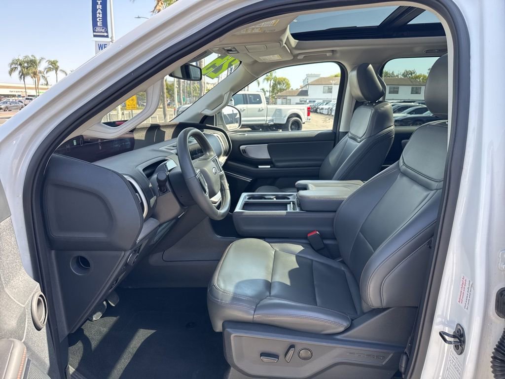 Used 2025 Ford Expedition Active AWD/4WD image 18