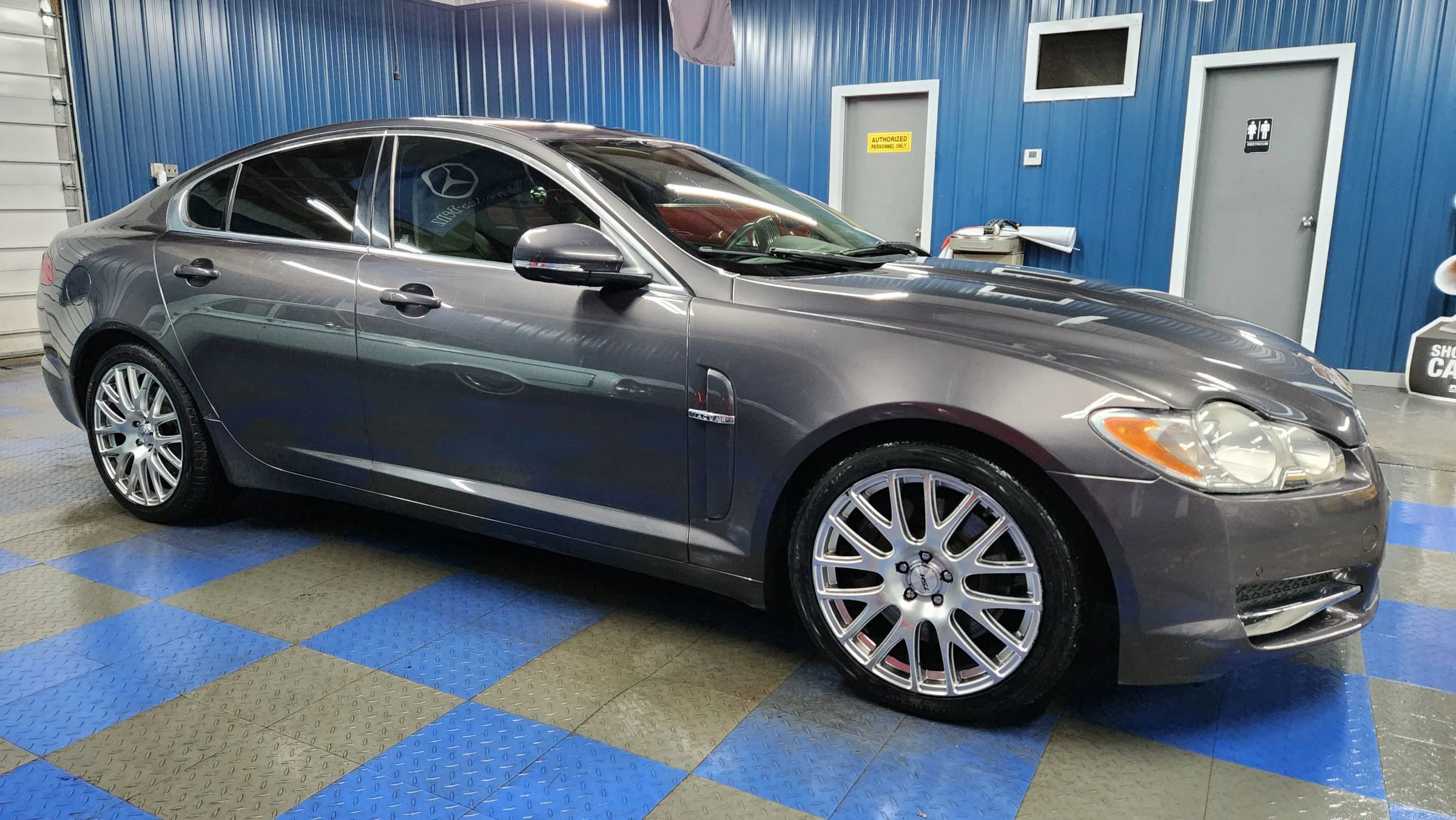 Used 2011 Jaguar XF Portfolio image 70