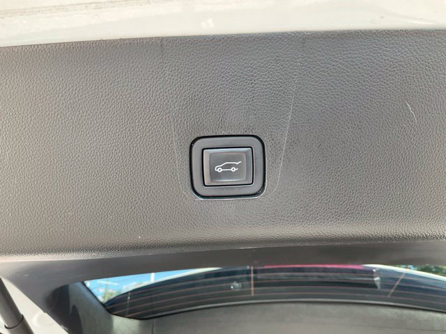 Used 2023 Chevrolet Traverse LT FWD image 19