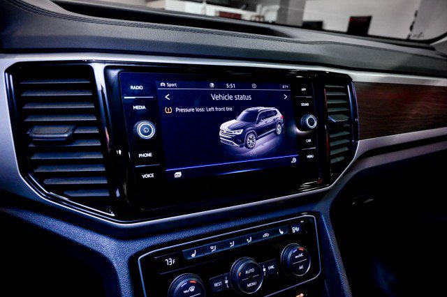 Used 2022 Volkswagen Atlas SE image 49