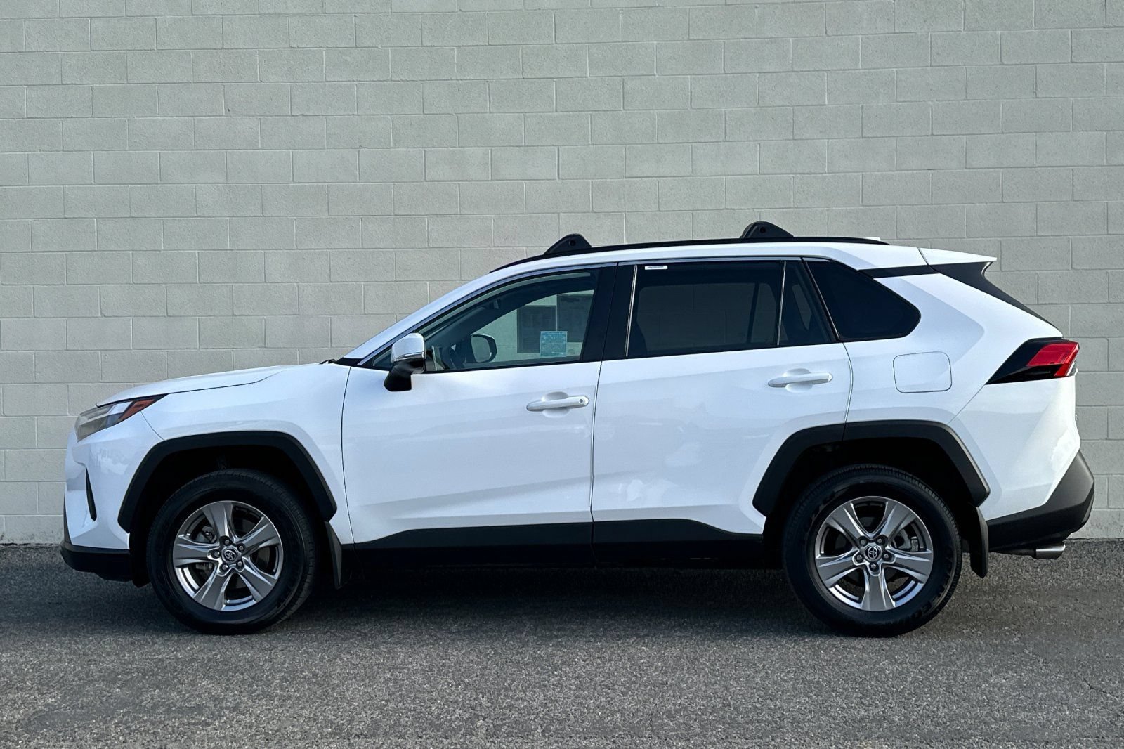Used 2025 Toyota RAV4 XLE w/ Convenience Package FWD image 7