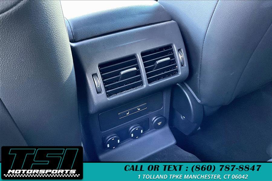 Used 2018 Jaguar F-PACE Premium image 32