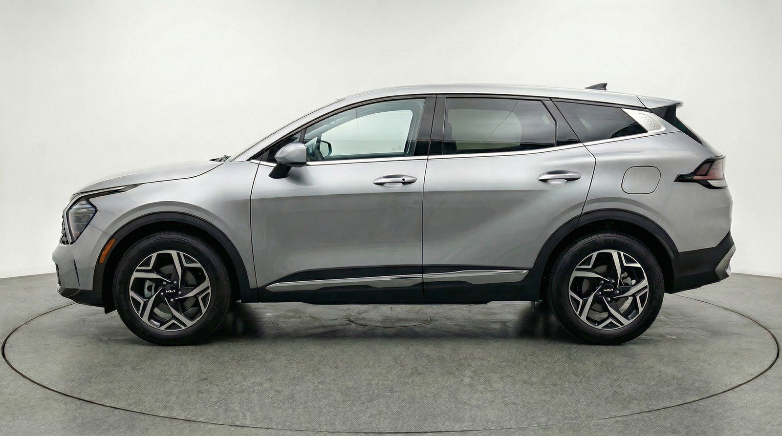 Used 2025 Kia Sportage LX image 5
