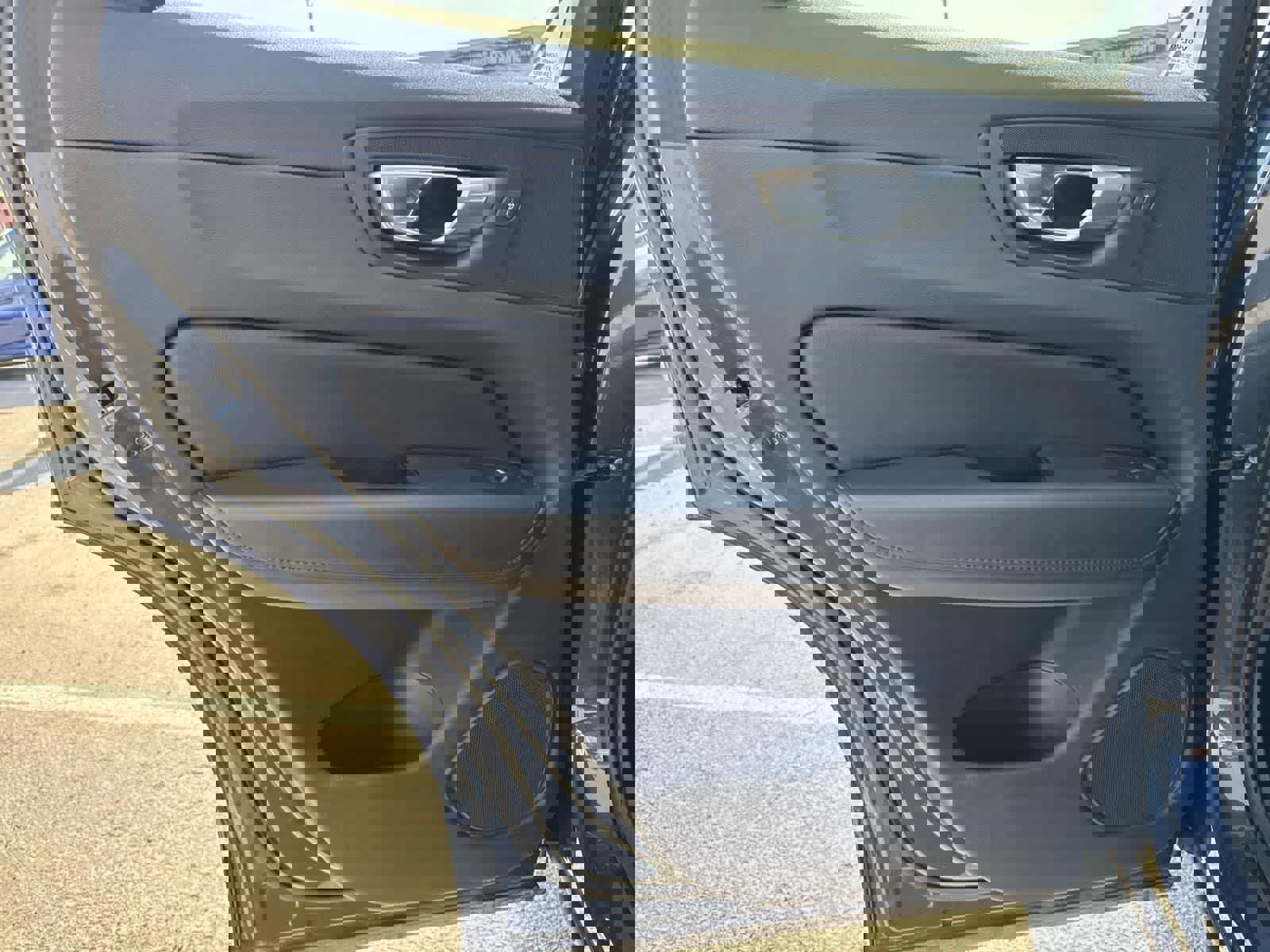 Used 2023 Volvo XC60 B5 Plus image 24