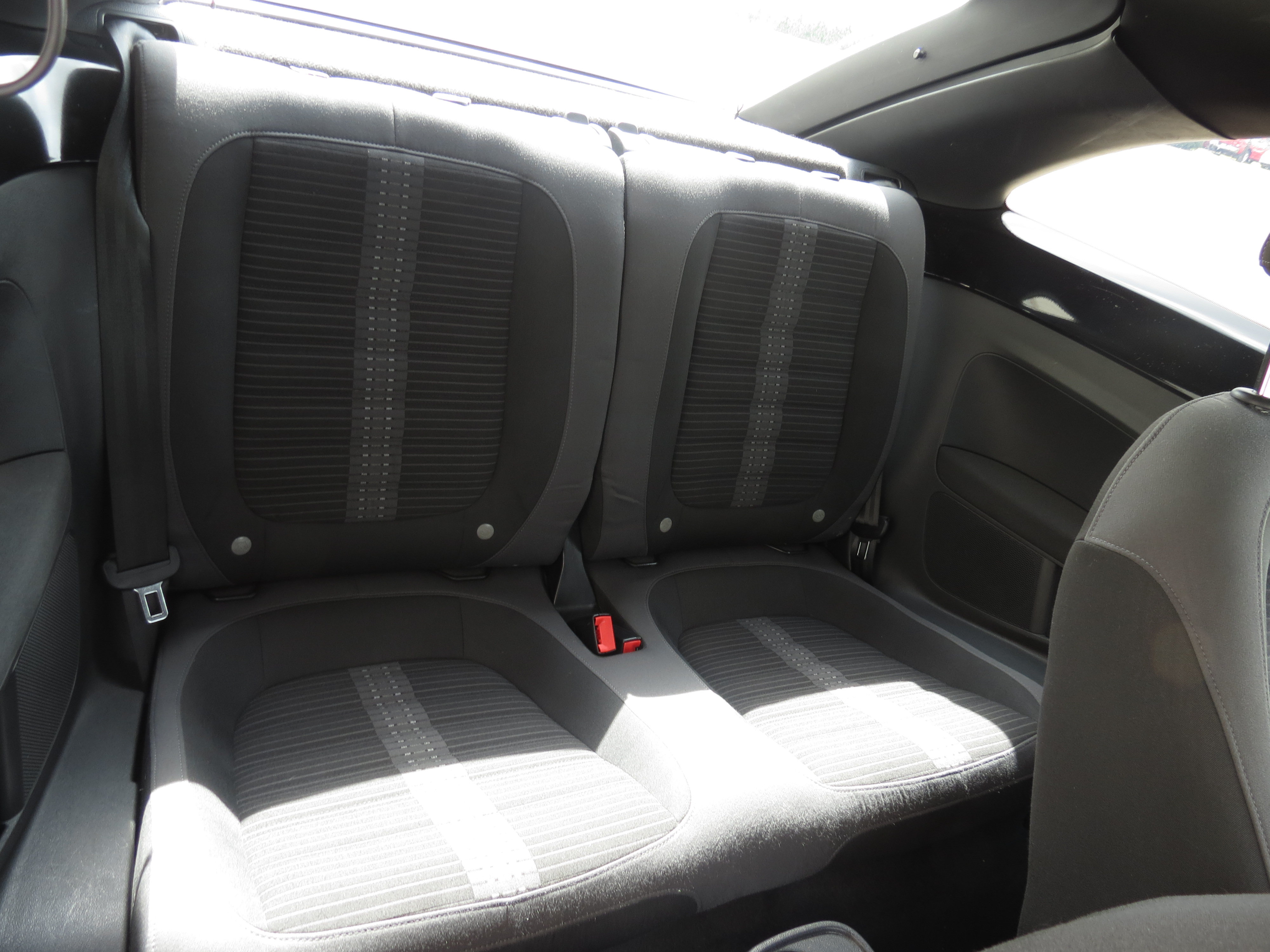 Used 2012 Volkswagen Beetle Turbo FWD image 28