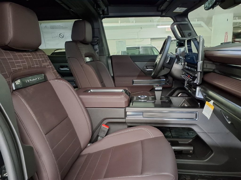 New 2026 GMC Hummer EV SUV w/ LPO, Illumination Package AWD/4WD image 6