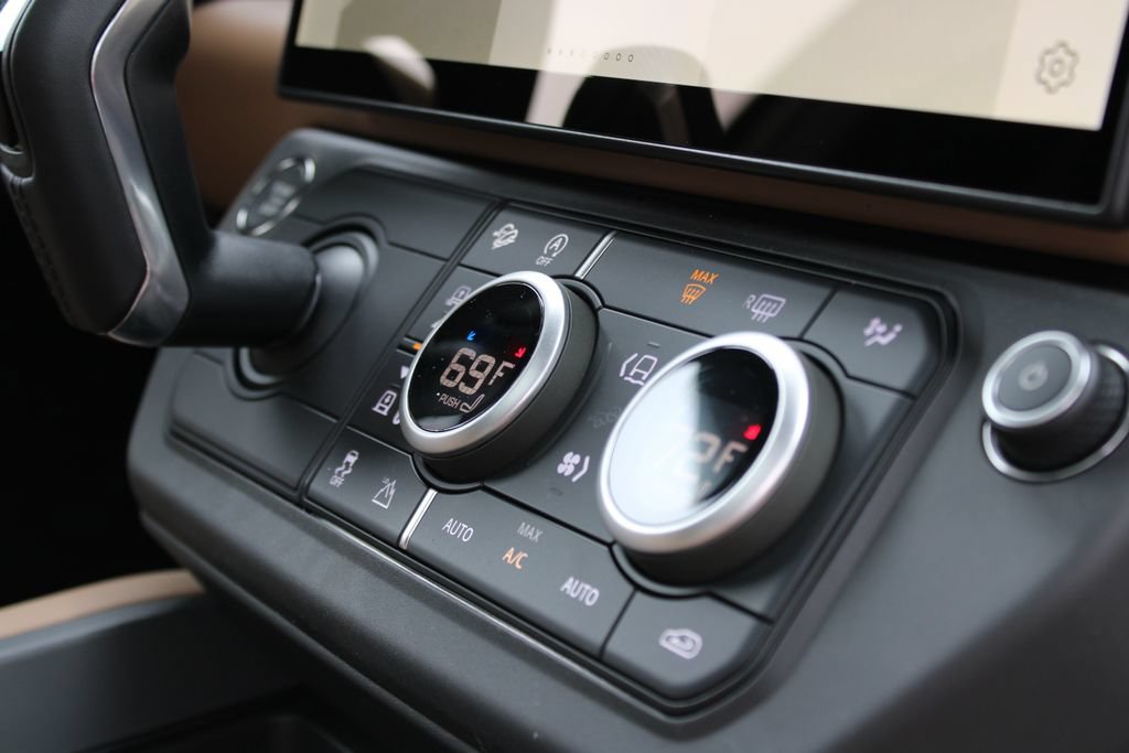 New 2026 Land Rover Defender 110 S AWD/4WD image 19