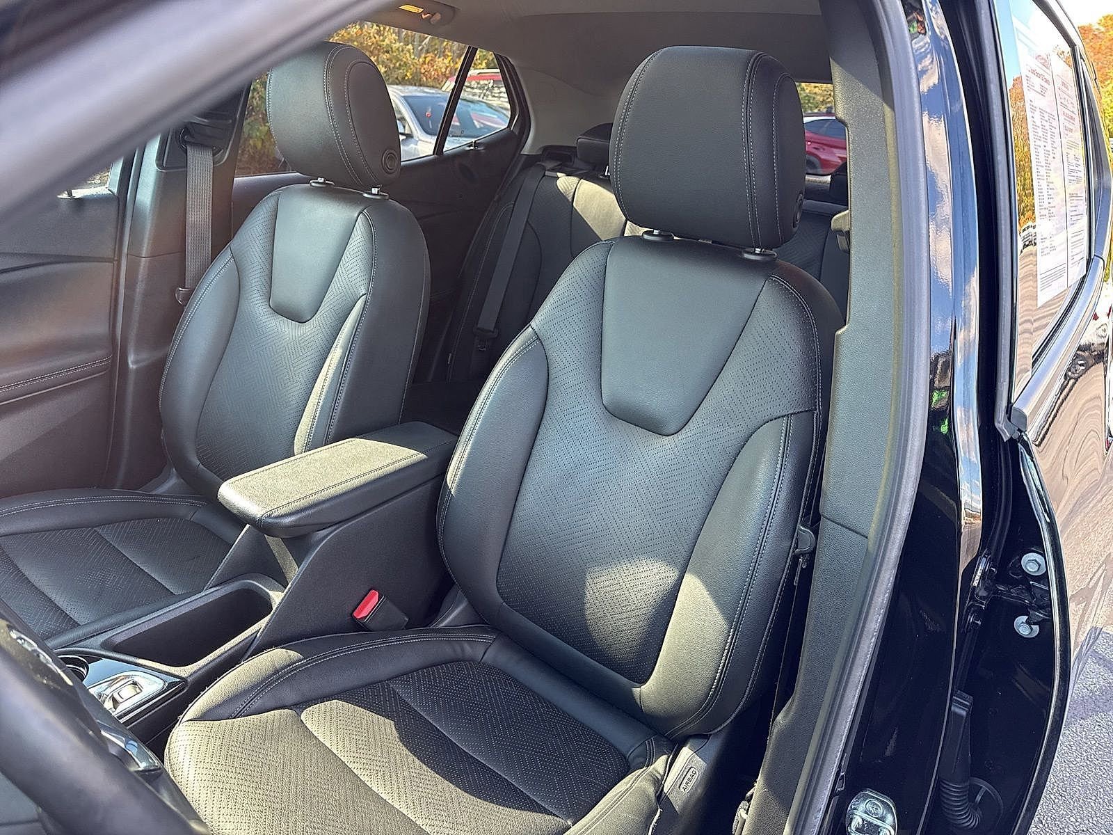 Used 2022 Buick Encore GX Essence w/ Experience Buick Package AWD/4WD image 27