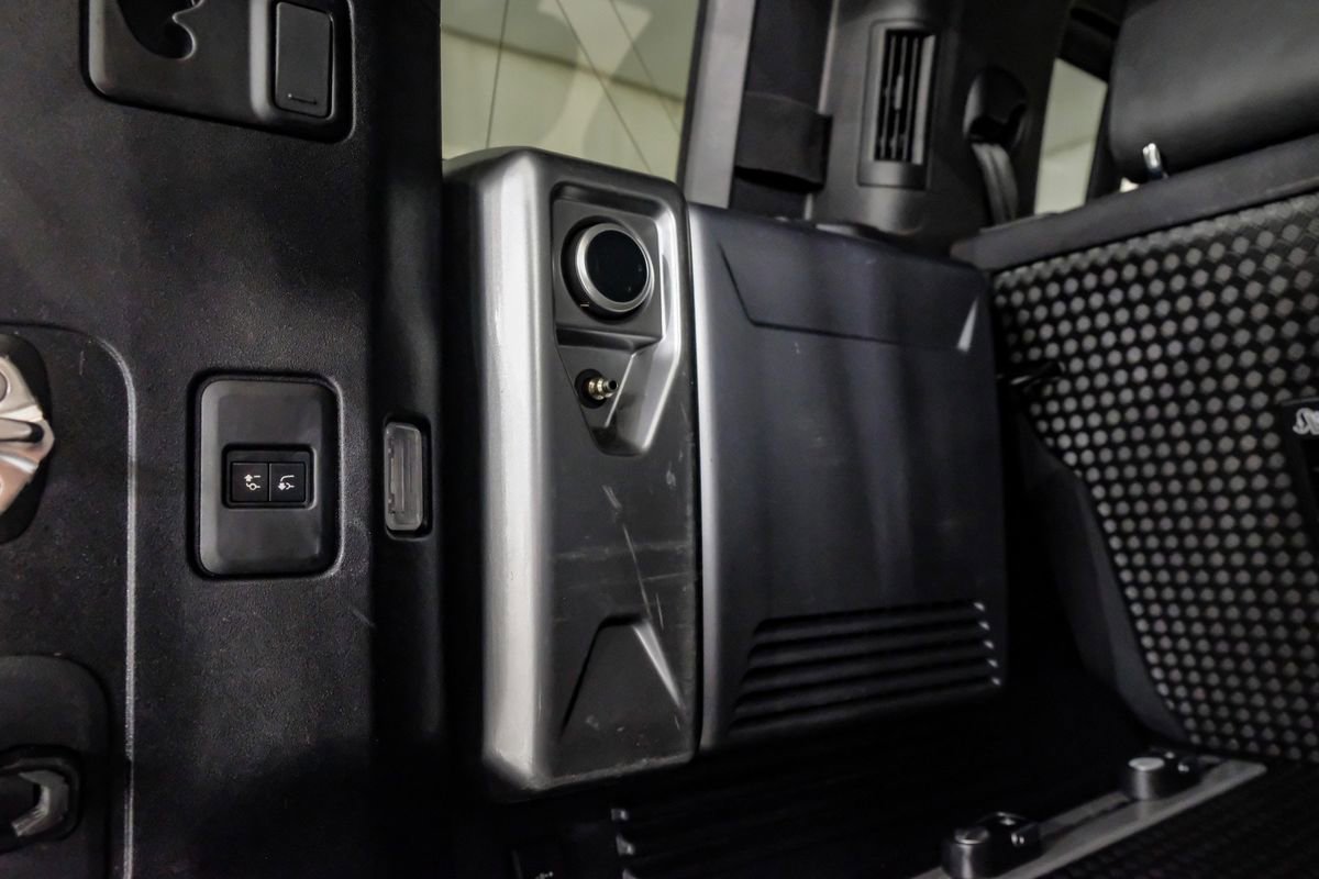 Used 2023 Land Rover Defender 110 X image 50