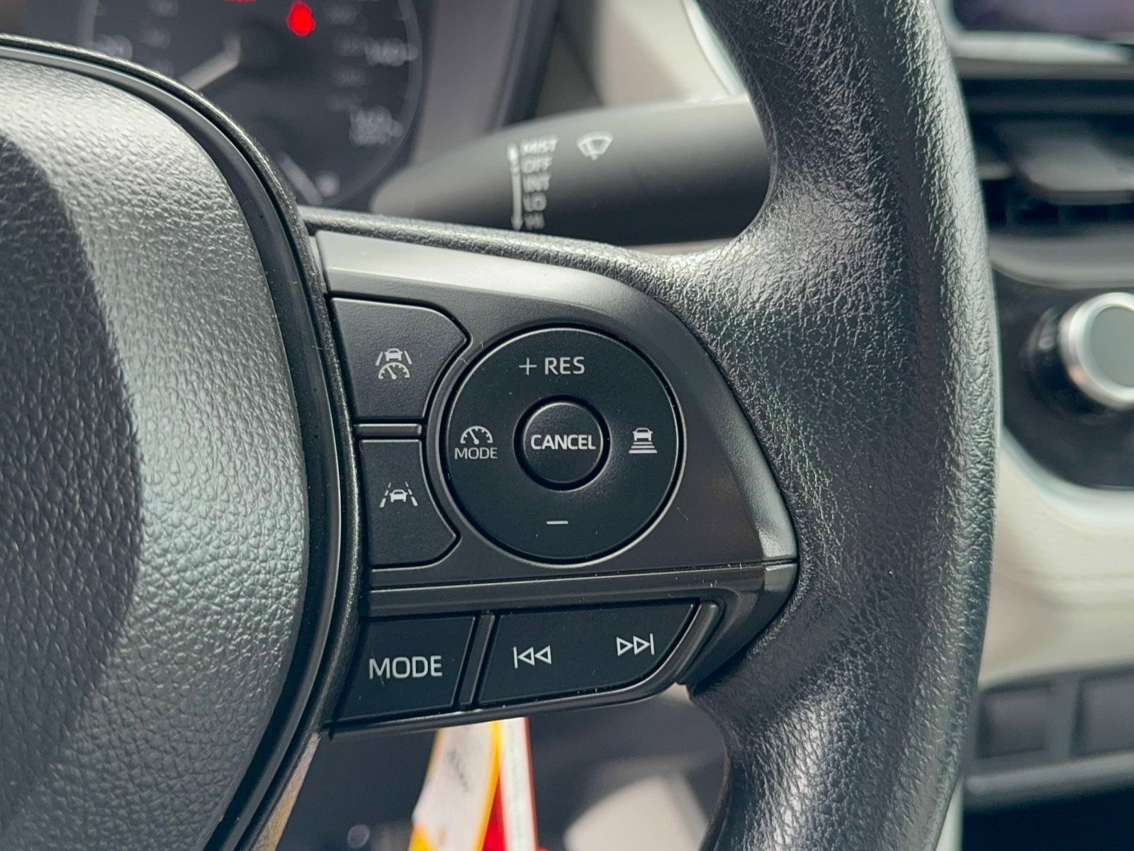 Used 2024 Toyota Corolla Cross L image 17