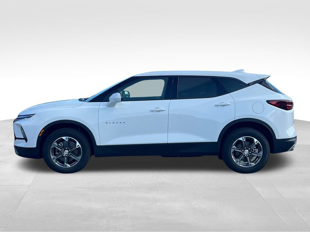 Used 2025 Chevrolet Blazer LT image 4