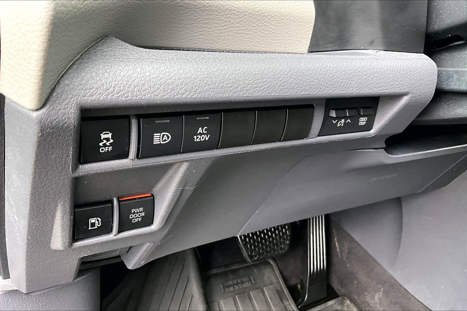 Certified 2024 Toyota Sienna XLE w/ XLE Plus Package AWD/4WD image 33