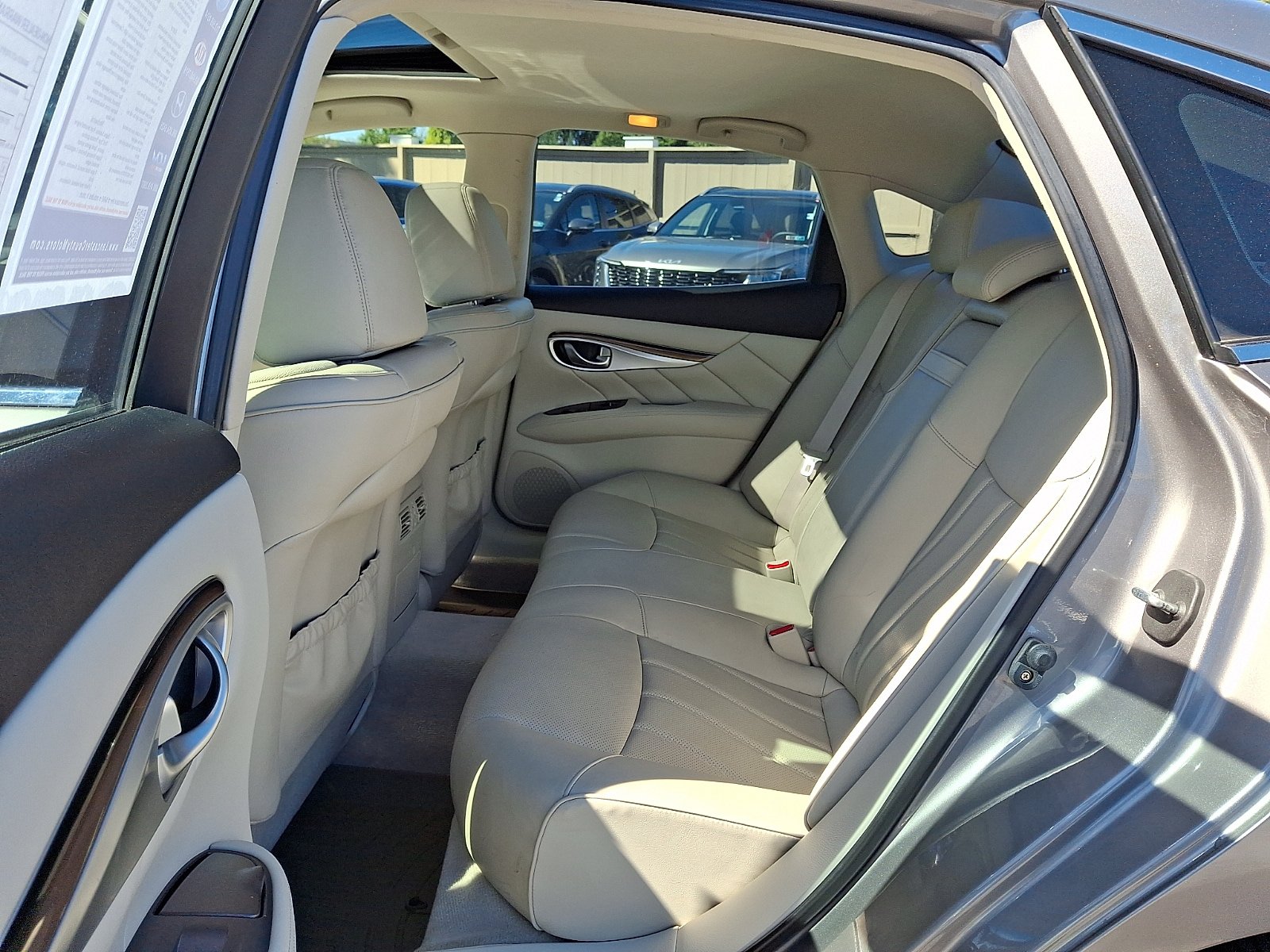 Used 2012 INFINITI M37 x w/ Deluxe Touring Pkg AWD/4WD image 11