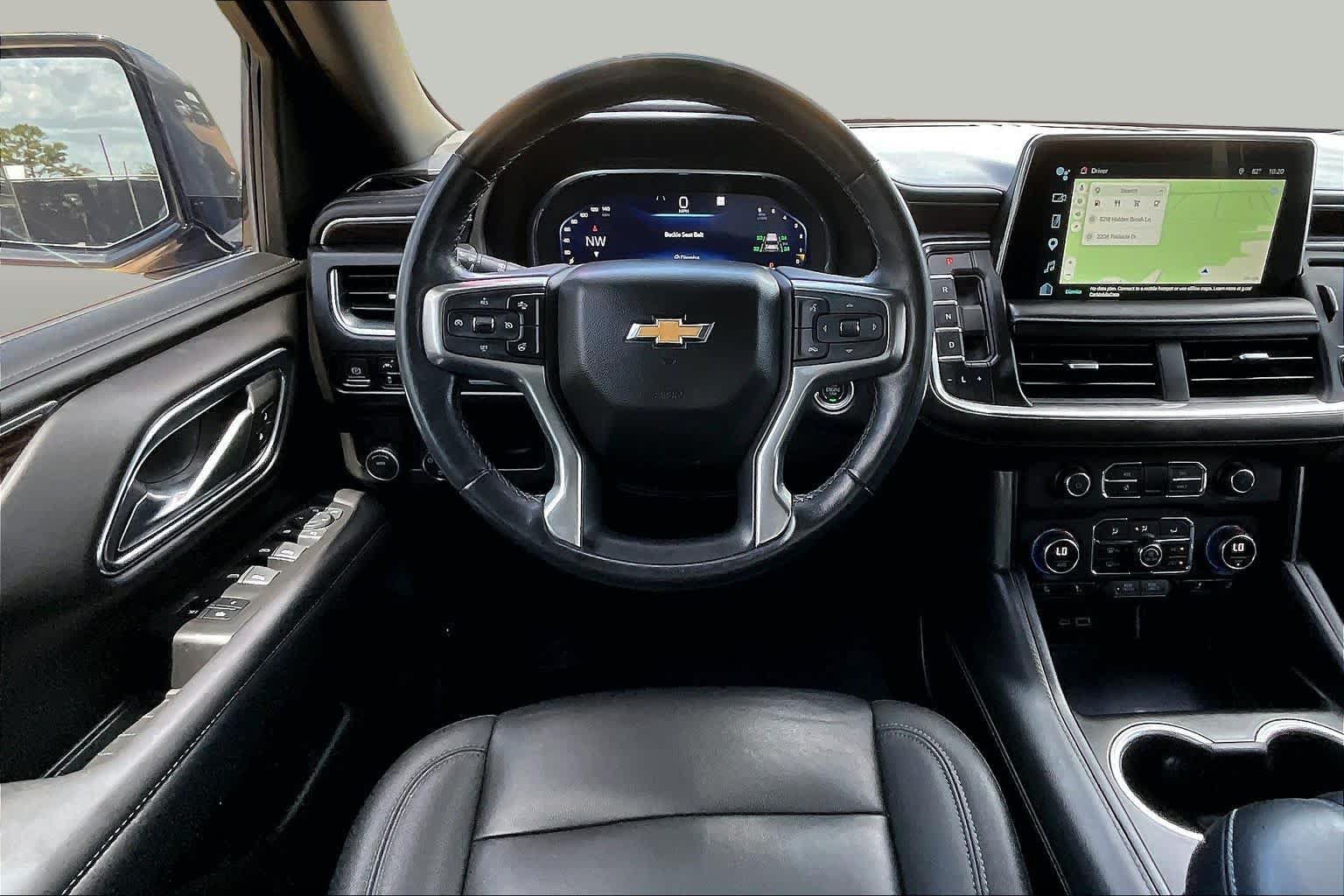 Used 2022 Chevrolet Suburban LT w/ Luxury Package RWD image 6