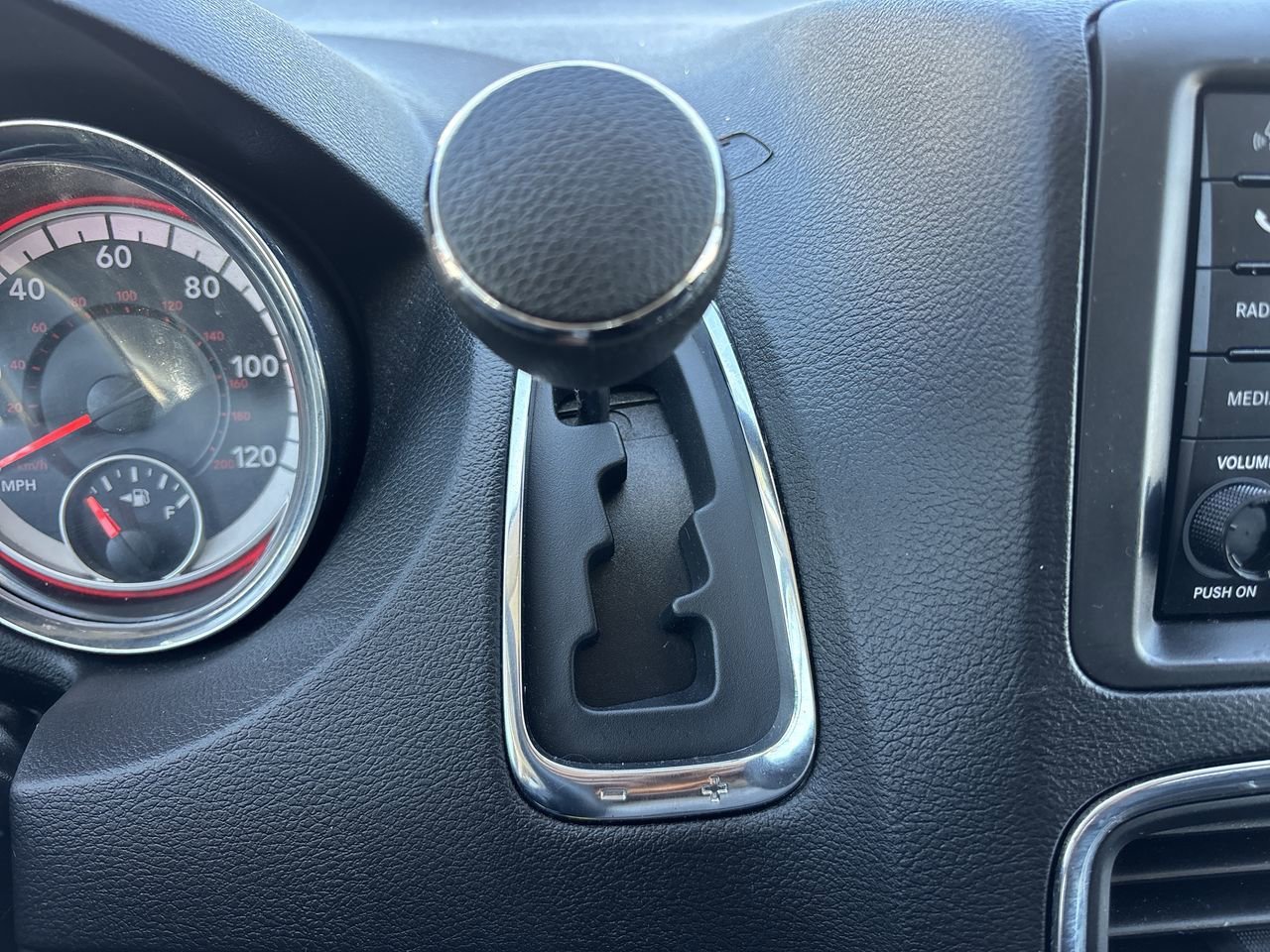 Used 2019 Dodge Grand Caravan SE w/ UConnect Hands-Free Group image 23