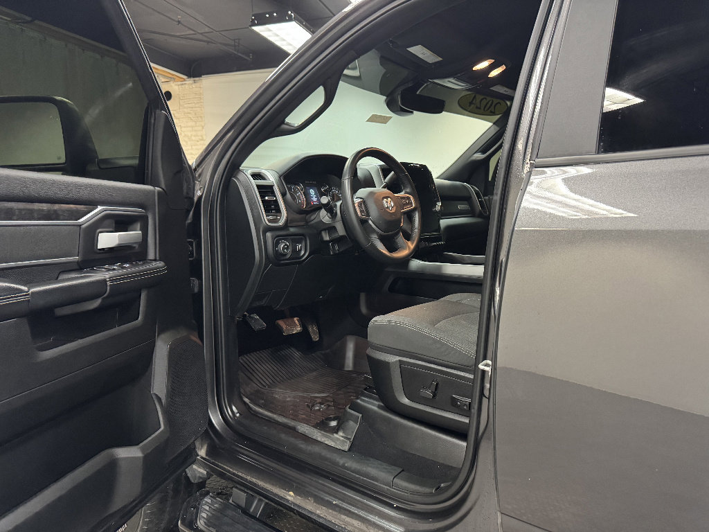 Used 2024 RAM 2500 Big Horn w/ Night Edition AWD/4WD image 21