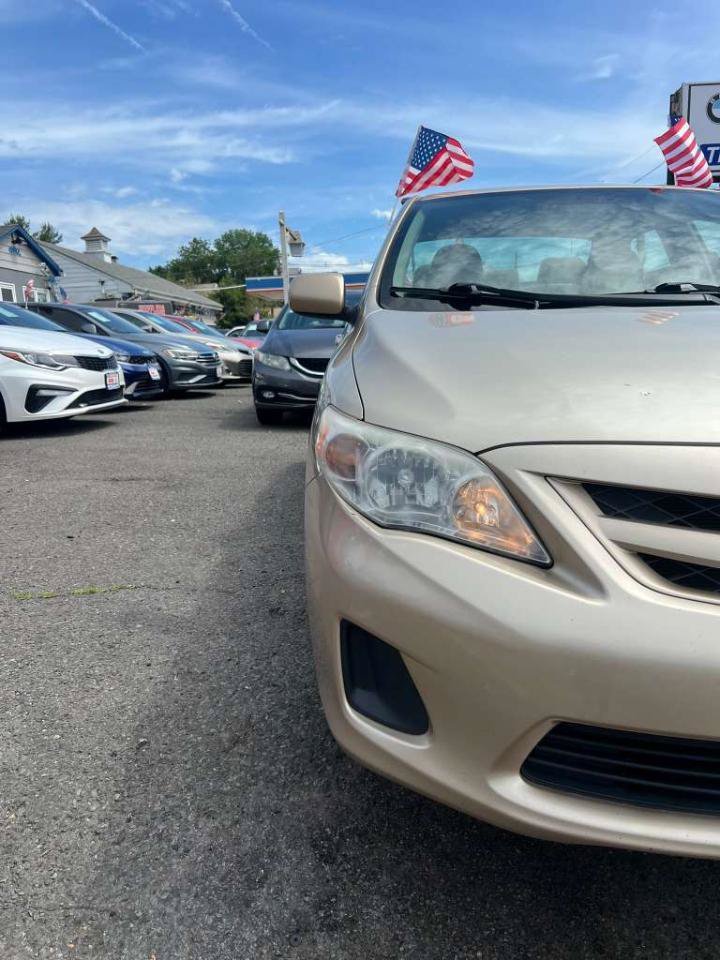 Used 2012 Toyota Corolla LE FWD image 2