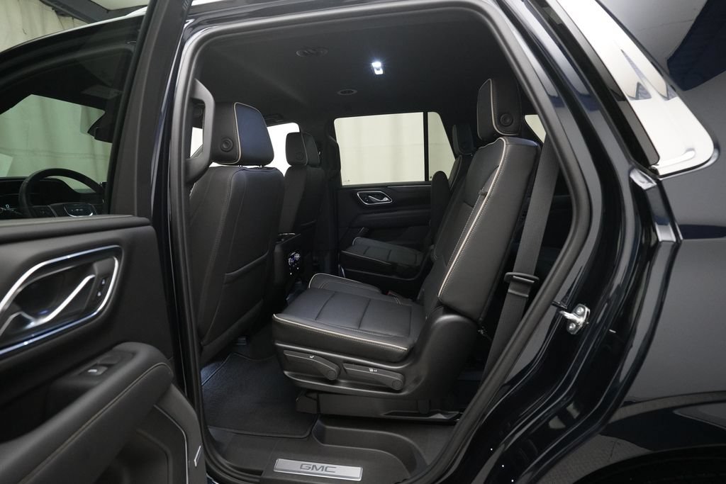 Used 2024 GMC Yukon SLT w/ SLT Luxury Package AWD/4WD image 16