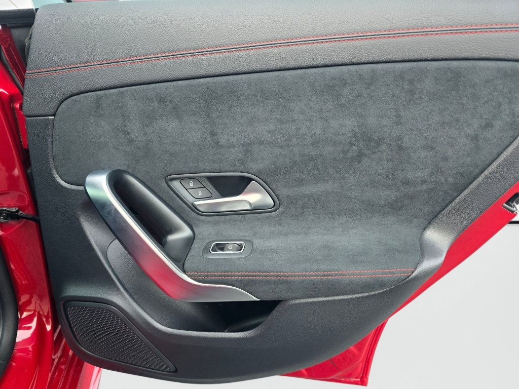 Used 2022 Mercedes-Benz CLA 250 4MATIC image 26