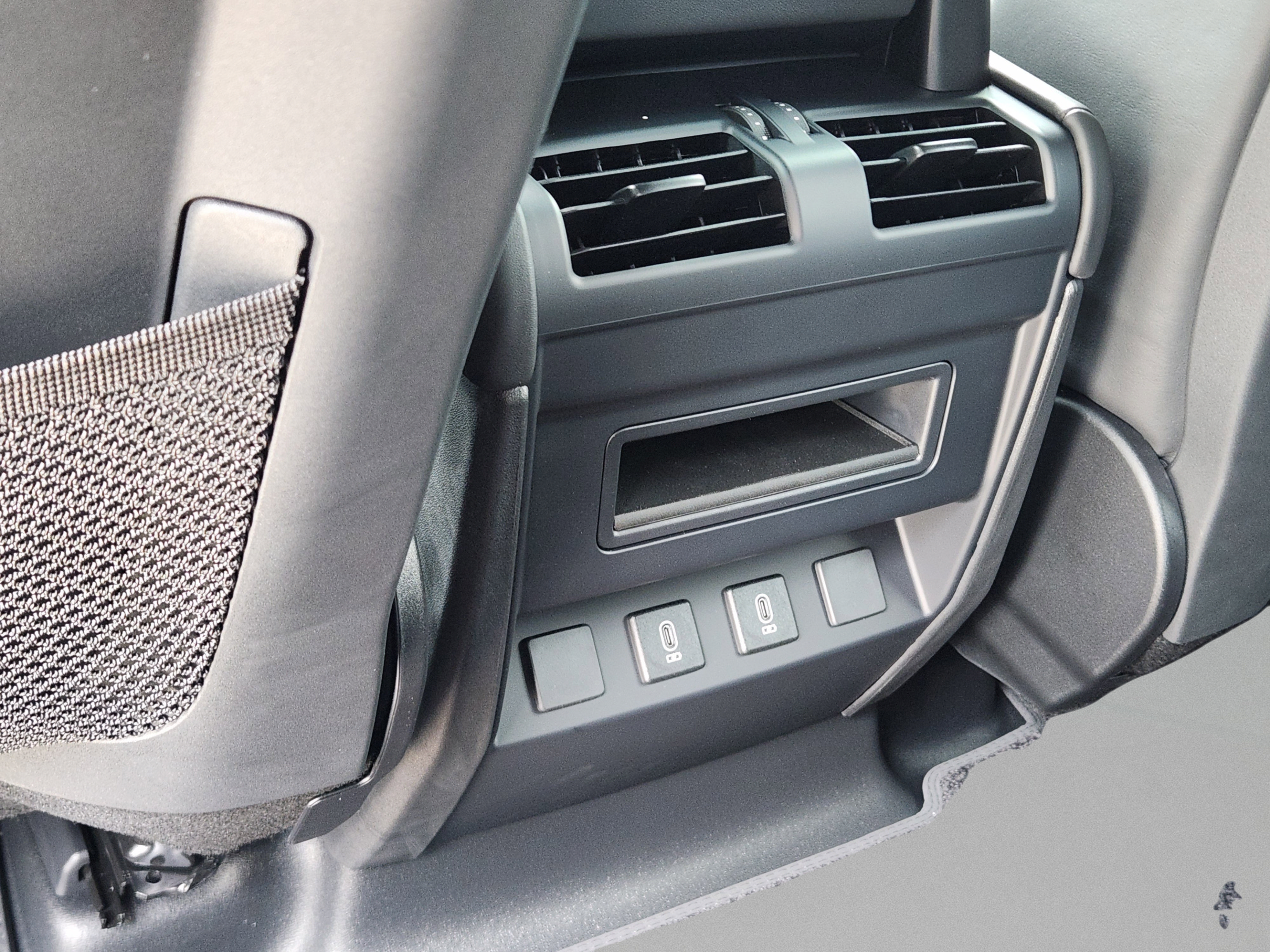 New 2026 Land Rover Defender 110 X-Dynamic SE AWD/4WD image 26