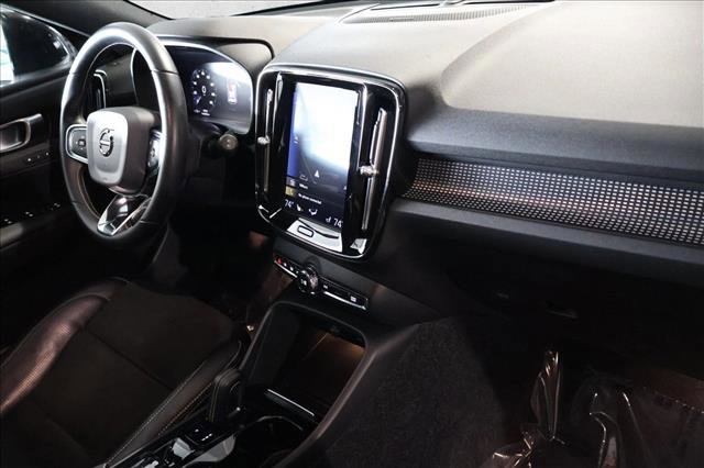 Used 2021 Volvo XC40 T5 R-Design image 27