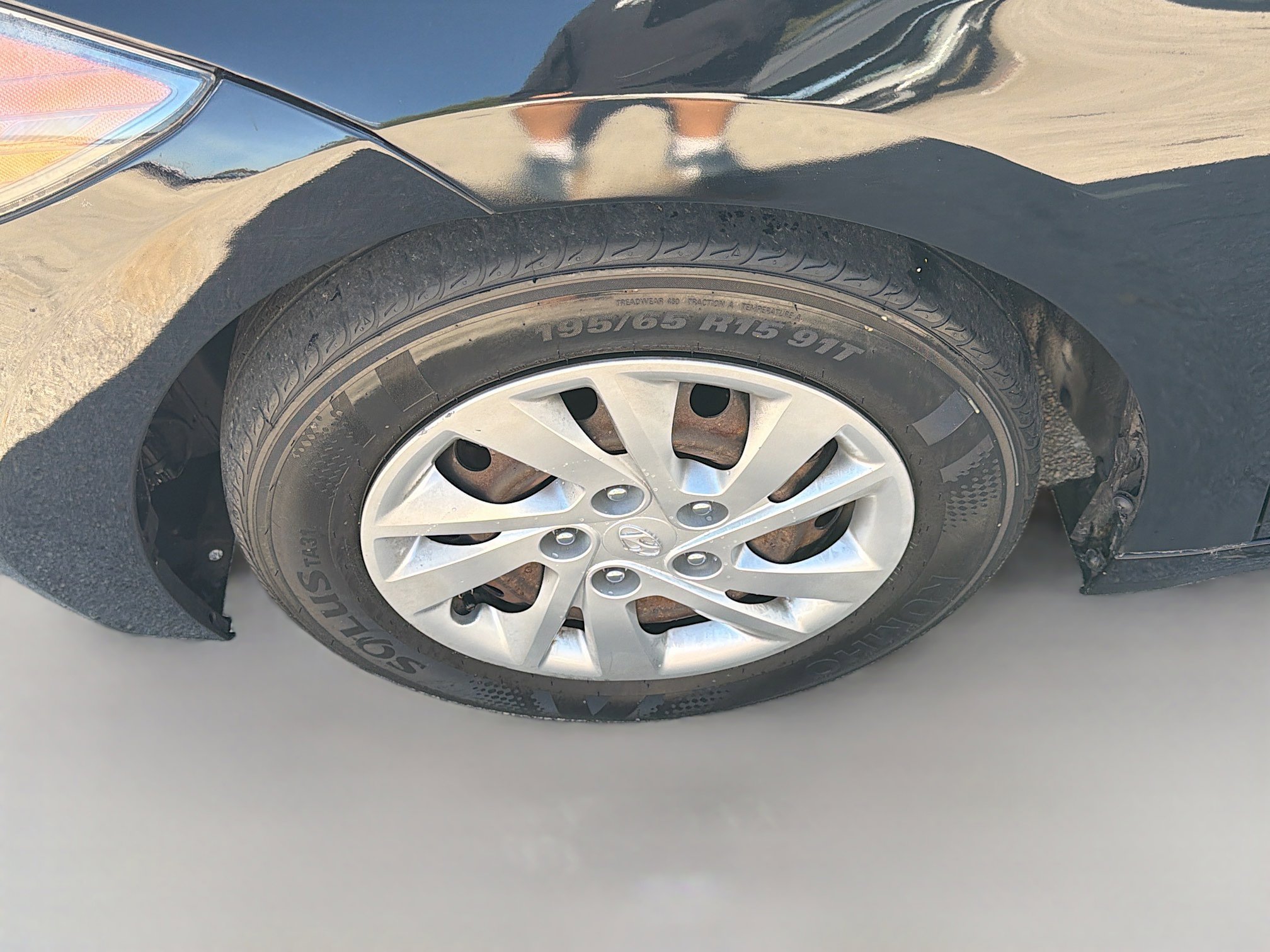 Used 2017 Hyundai Elantra SE image 32