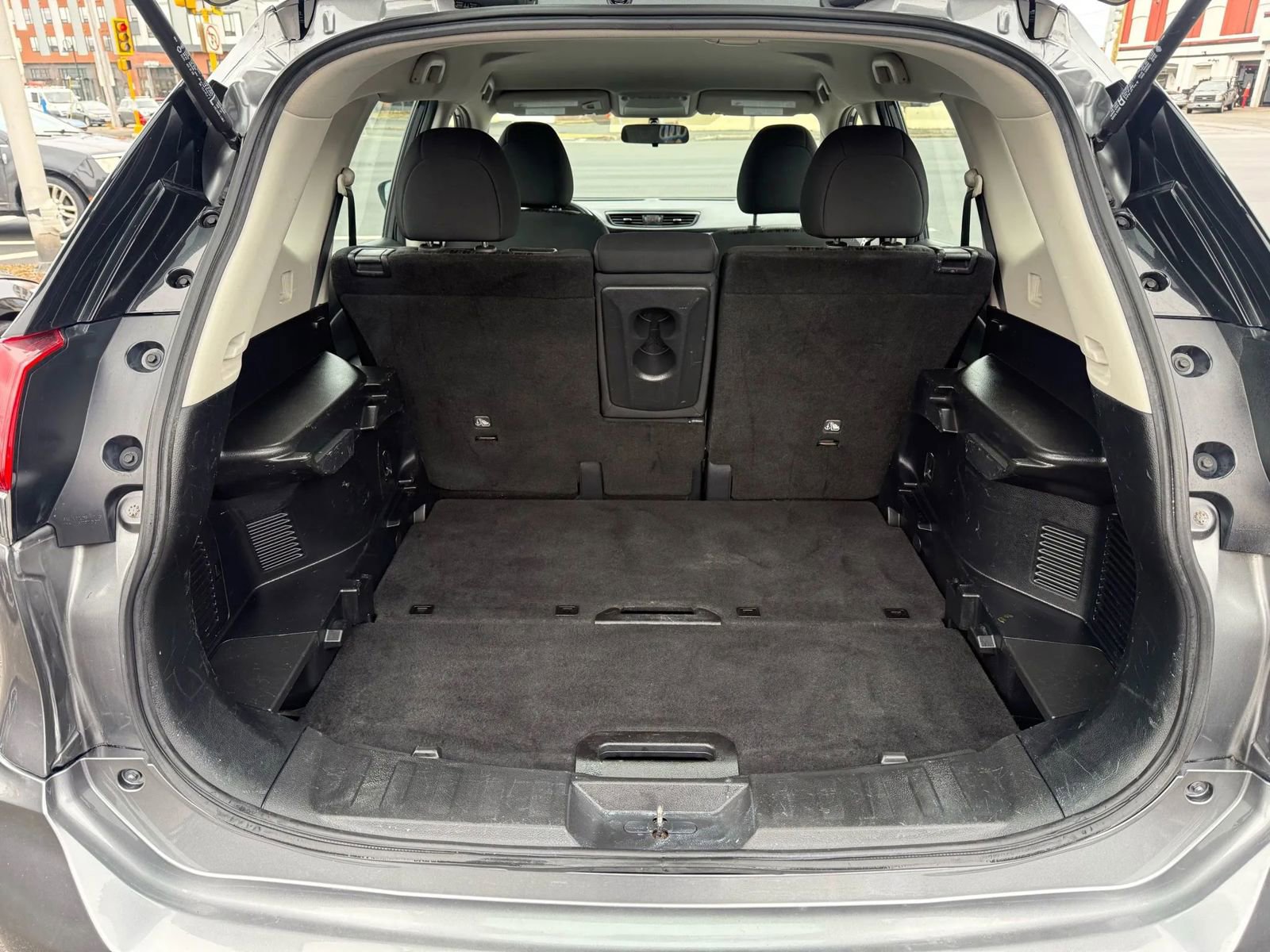 Used 2017 Nissan Rogue S image 11