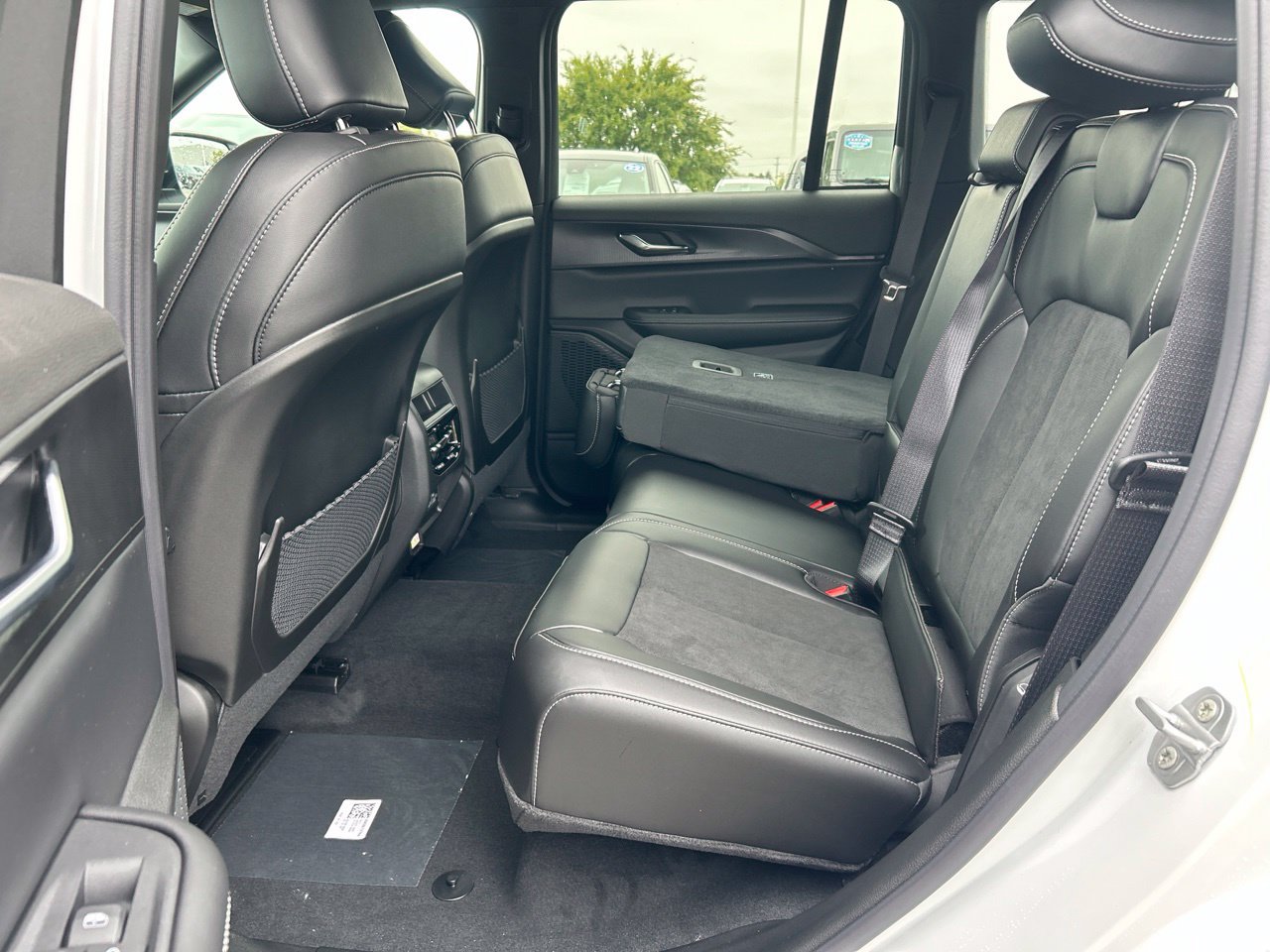 New 2027 Jeep Grand Cherokee Laredo X AWD/4WD image 11