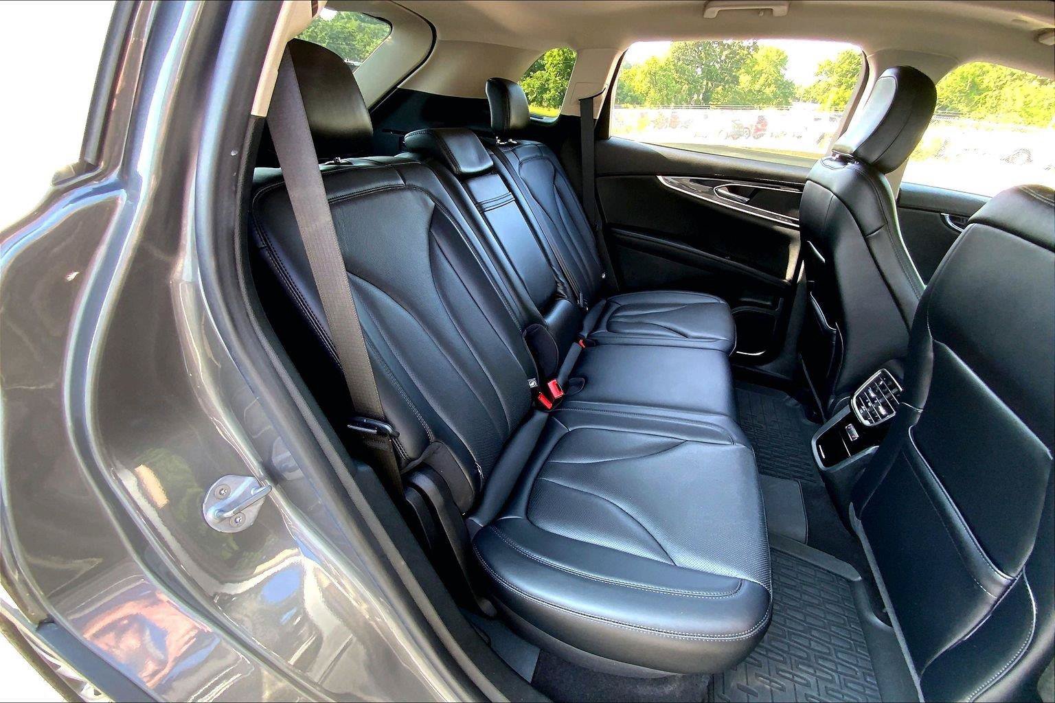 Used 2023 Lincoln Nautilus Reserve AWD/4WD image 23